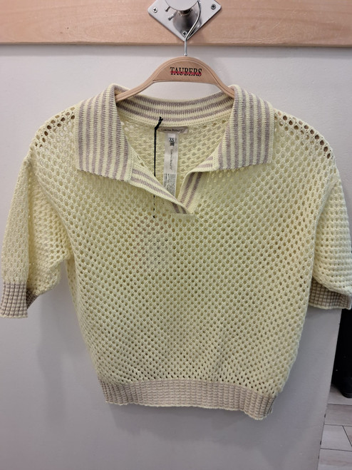 YELLOW KNIT PULLOVER STRIPED COLLAR