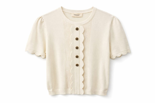 IVORY SCALLOPED EDGE PULLOVER