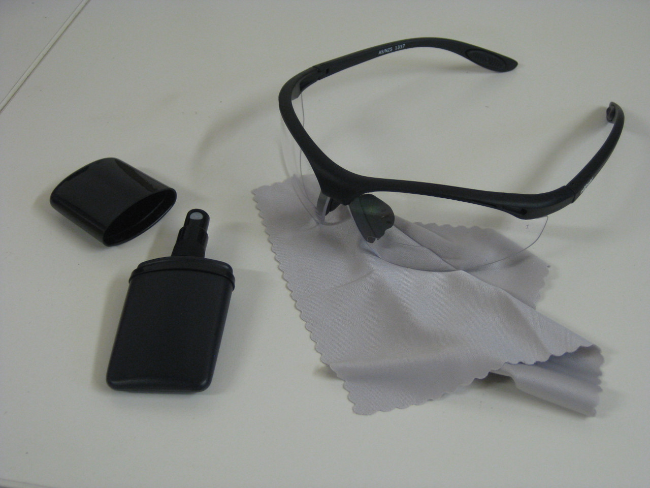 Anti-Fog Lens Cleaner Spray With Microfibre Cloth