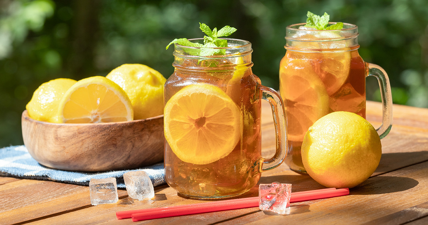 Deep Rich Iced Tea with Lemon