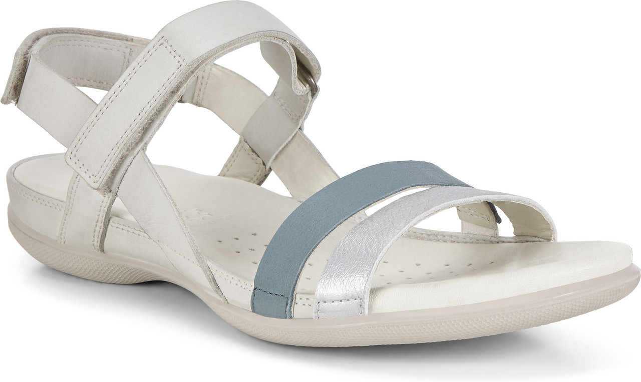 We Tested Walking Sandals and Talked to Podiatrists to Find the Best  Walking Sandals