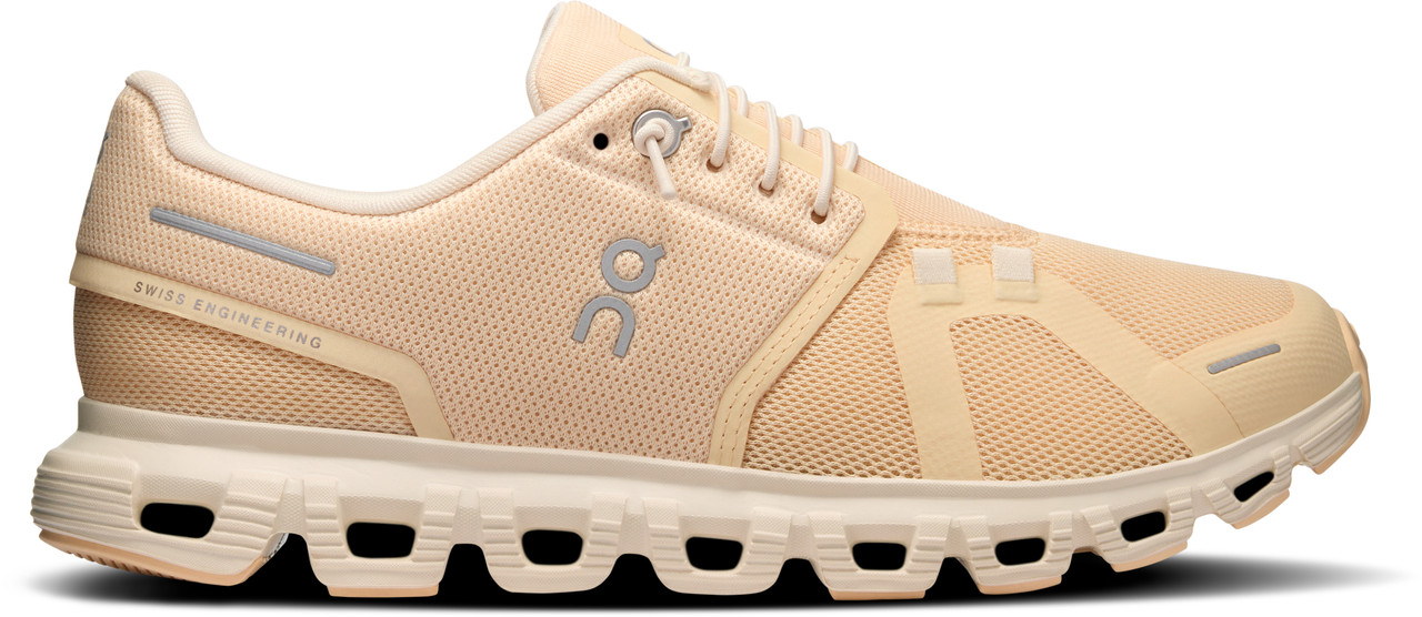 りんりんOW S On Running Women's Cloud 6 Waterproof Running Shoes | TYLER'S