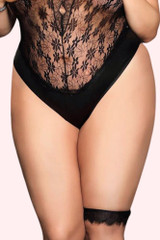 close up shot showing the black lace thigh garter on the model
