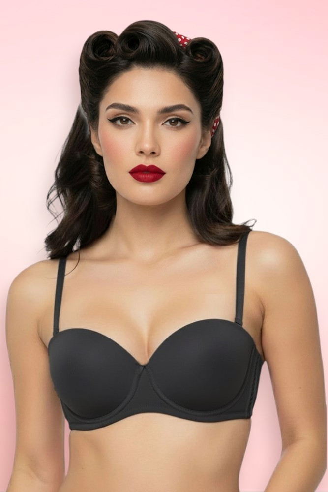 Strapless Multiway bra model.