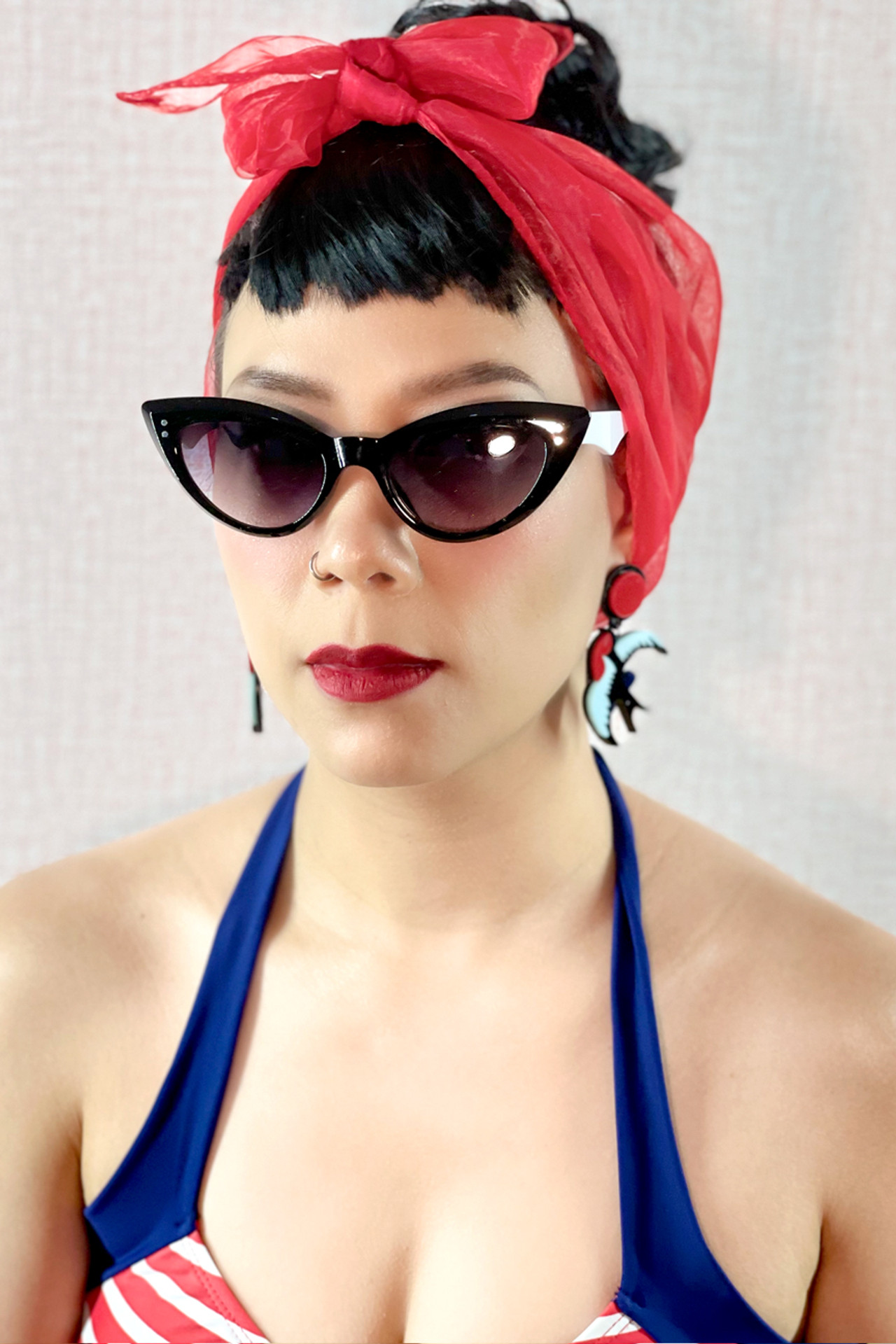 Bettie Black & White Cat Eye Pin-up Girl Retro Sunglasses