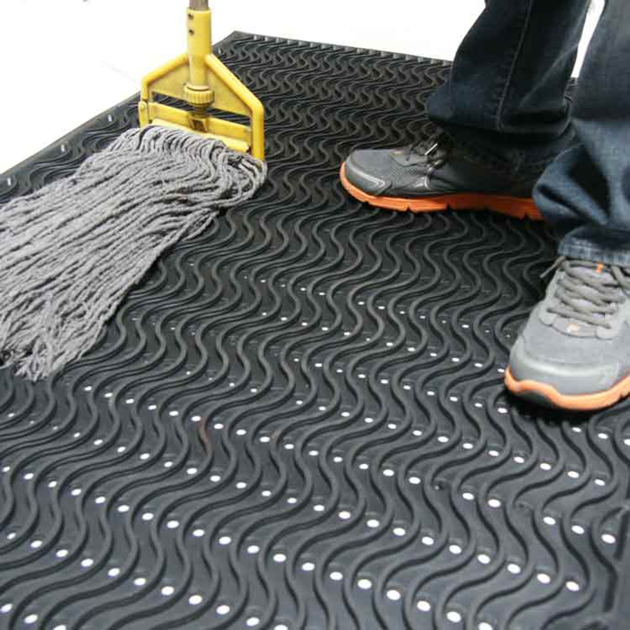 Dura-Scraper Checkered Rubber Doormat