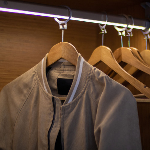 Wooden Hotel Hangers with Non-Slip Trouser Bar and Shoulder Notches - 45 cm