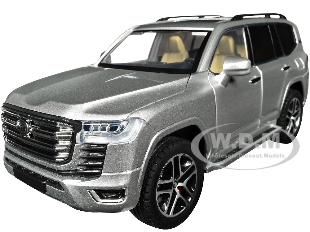 Toyota Land Cruiser Silver Metallic with Sun Roof 1/24 Diecast