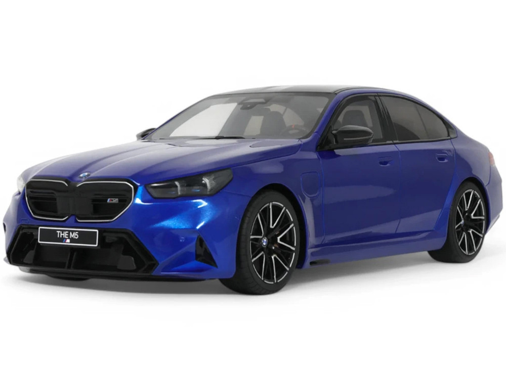 2024 BMW M5 (G90) Marina Bay Blue Metallic with Black Top 1/18