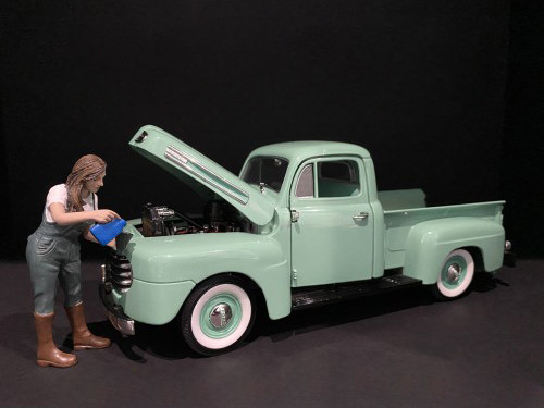 Car Girl in Tee Kylie Figurine for 1/18 Scale Models American Diorama 38238