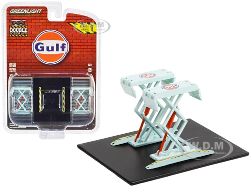 Automotive Double Scissor Lift "Gulf Oil" Light Blue "Double Scissor Lifts" Series 1 1/64 Diecast Model Greenlight 16160B