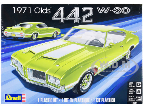 Level 5 Model Kit 1971 Oldsmobile 442 W 30 1/25 Scale Model Revell 14511