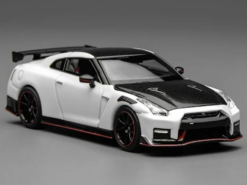 2022 Nissan GT R Nismo R35 RHD Right Hand Drive Brilliant White Pearl with Carbon Hood and Top Senior 64 Series 1/64 Diecast Model Car MotorHelix M63525