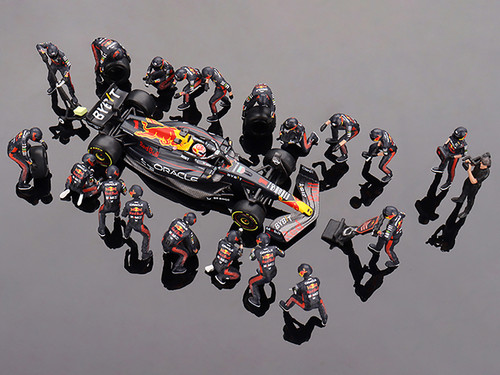 Red Bull RB19 #1 Max Verstappen Winner Formula One F1 Japanese GP 2023 with Red Bull Pit Crew Set of 21 pieces Limited Edition to 5000 pieces Worldwide 1/64 Diecast Model Car Mini GT MGTS0014
