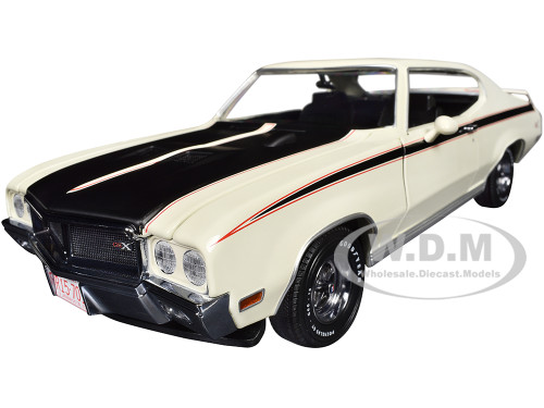 1970 Buick GSX Apollo White with Black Stripes American Collectibles Series 1/18 Diecast Model Car Sun Star SS-5701