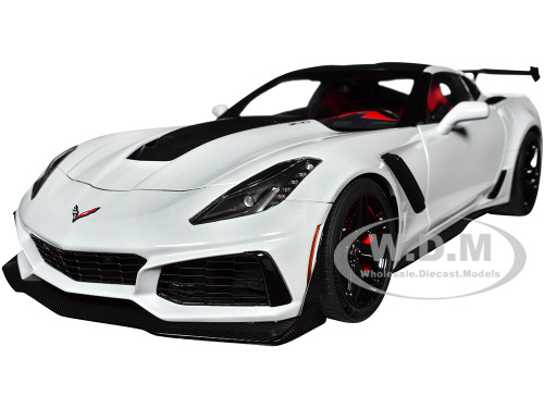 2019 Chevrolet Corvette C7 ZR1 Ceramic Matrix Gray Metallic with Carbon Top 1/18 Model Car Autoart 71277