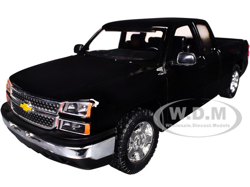 2006 Chevrolet Silverado 1500 Pickup Truck Black Die Cast Collection Series 1/24 Diecast Model Car Motormax 79393-BK