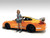 Car Meet 1 Figurine V 1/24 Scale Models American Diorama 76381