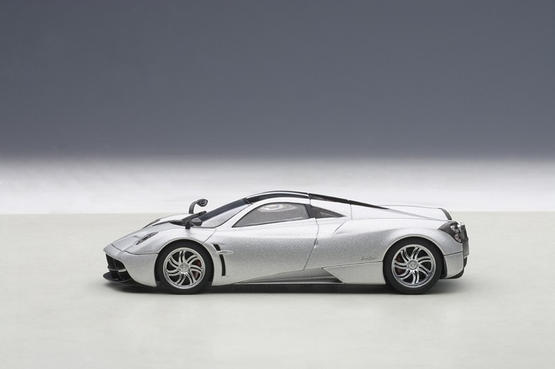 Pagani Huayra Metallic Silver 1/43 Diecast Model Car Autoart 58206