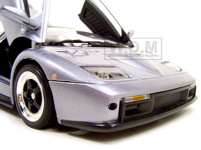 Lamborghini Diablo GT Silver 1/18 Diecast Model Car Motormax 73168