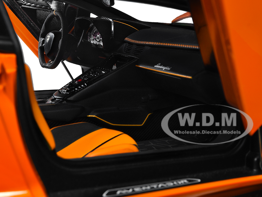 Lamborghini オレンジ・イエローセット 光るシャンパンクーラー付き Lamborghini Aventador SVJ Arancio Atlas Pearl Orange 1/18 Model