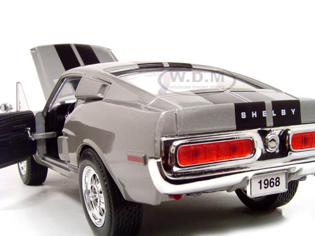 1968 Shelby GT-500KR ミニカー1/18 1968 Shelby GT 500KR Silver 1/18 Diecast Model Car Road Signature