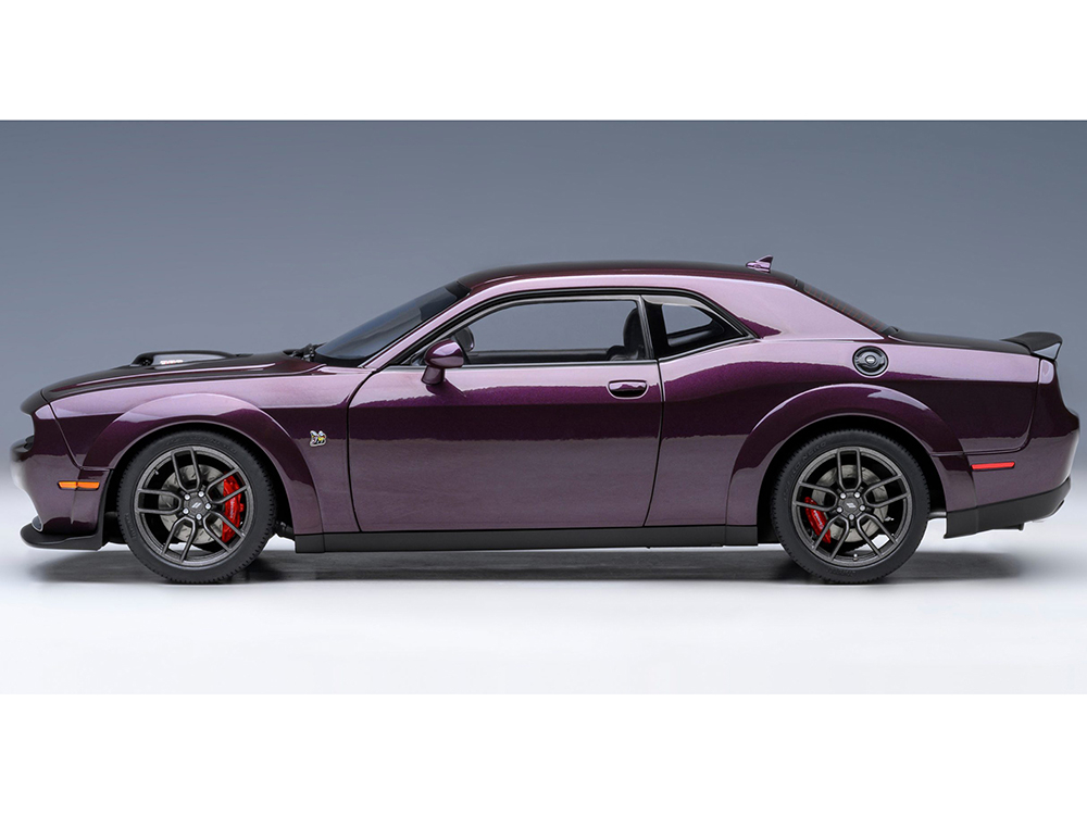 1/18DODGE CHALLENGER R/T パープル　箱無し 2022 Dodge Challenger R/T Scat Pack Widebody Hellraisin Purple