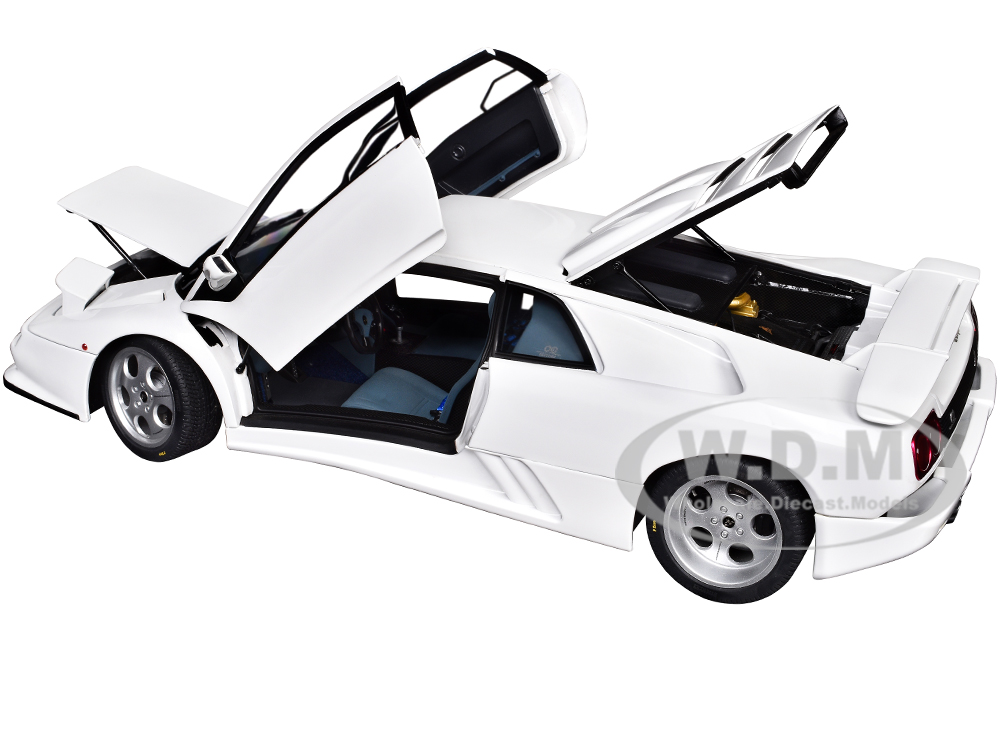 Lamborghini Diablo SE30 Jota Impact White 1/18 Model Car by Autoart