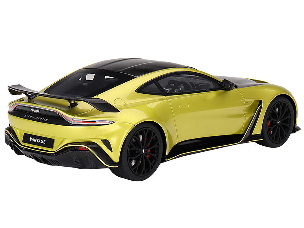 オートアート　アストンマーティン　V12ヴァンテージ　イエロー 1/18 2022 Aston Martin V12 Vantage RHD (Right Hand Drive) Cosmopolitan