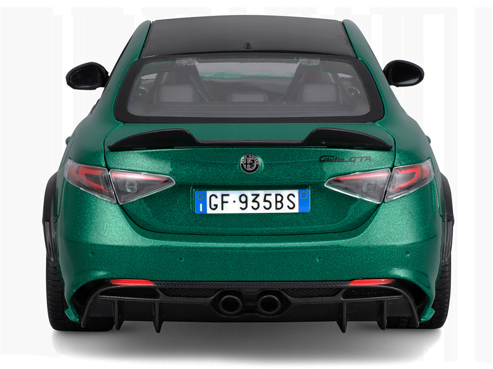Alfa Romeo Giulia GTA Green Metallic with Carbon Top 1/18 Diecast
