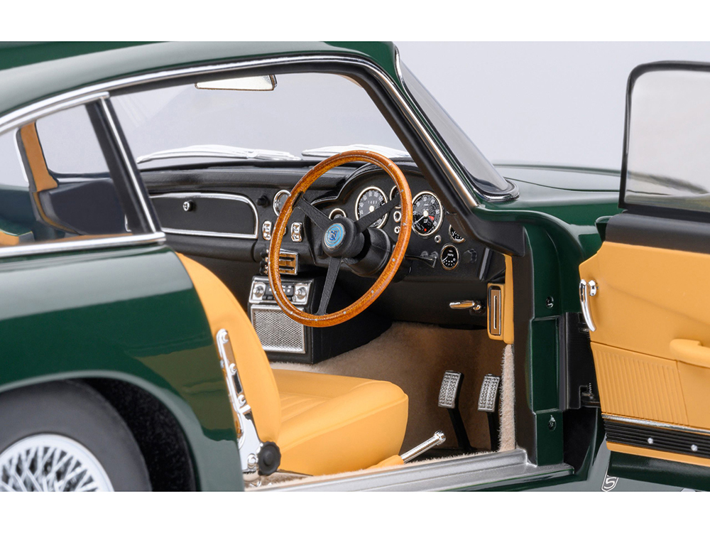Aston Martin DB5 RHD (Right Hand Drive) British Racing Green 1/18