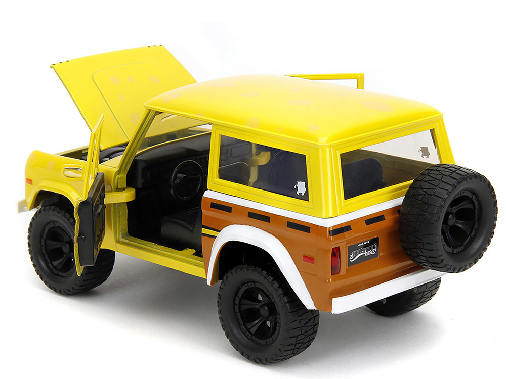 ミニカー 1:24 SpongeBob SquarePants 1973 Ford 1973 Ford Bronco Yellow with Graphics and SpongeBob SquarePants