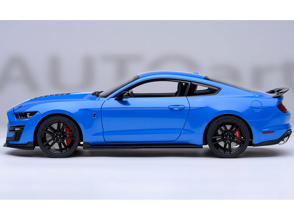 Ford Mustang Shelby GT500 Grabber Blue with White Stripes 1/18