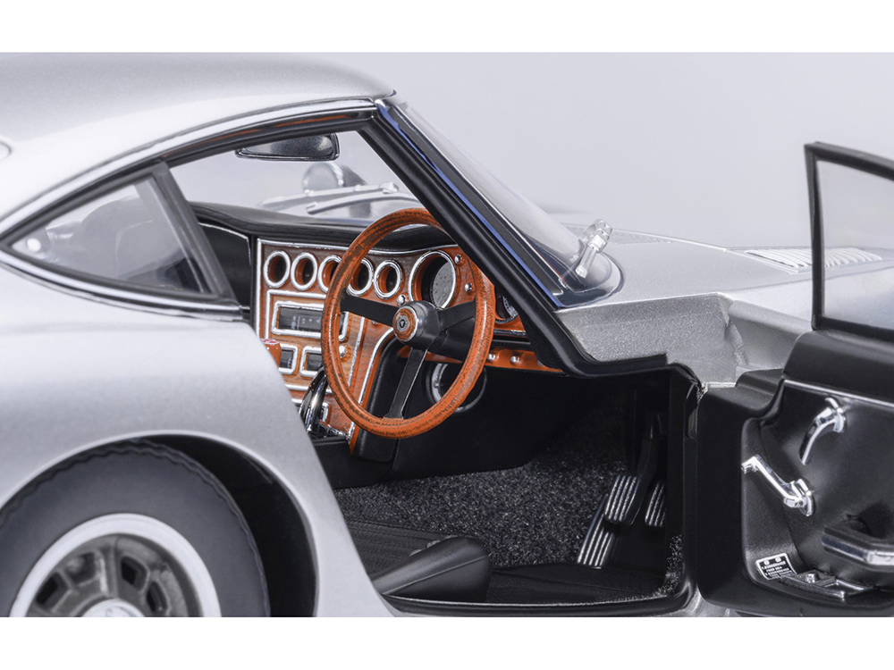 1967 Toyota 2000GT RHD (Right Hand Drive) Silver Metallic 1/18