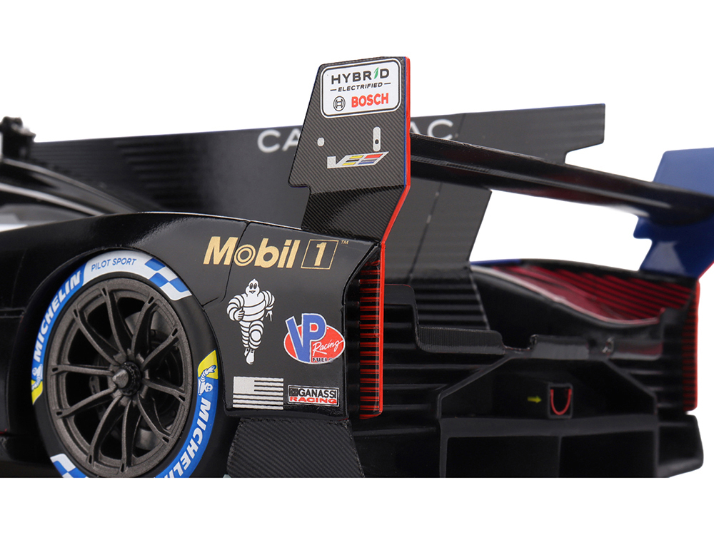 Cadillac V-Series.R #01 Sebastien Bourdais - Scott Dixon - Renger