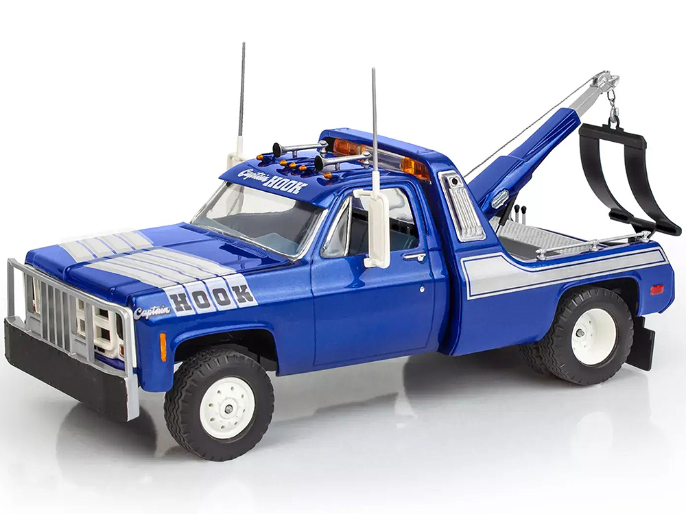 Level 4 Model Kit 1979 GMC Wrecker Tow Truck 