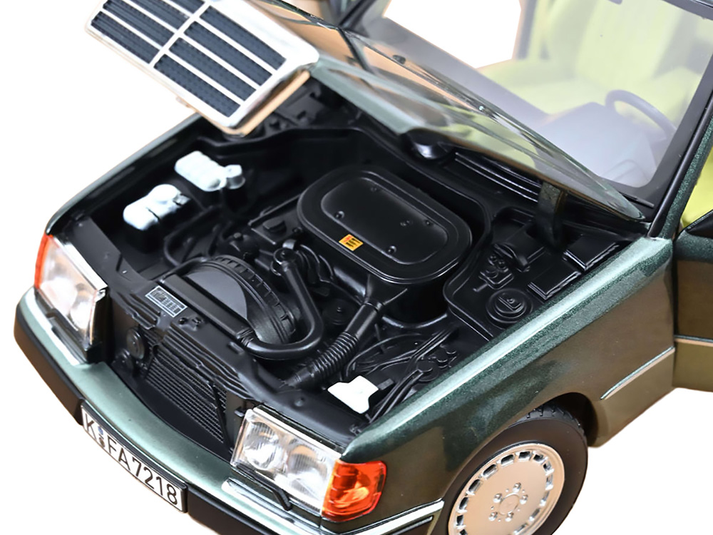 1990 Mercedes-Benz 230 E Night Green Metallic with Green Interior