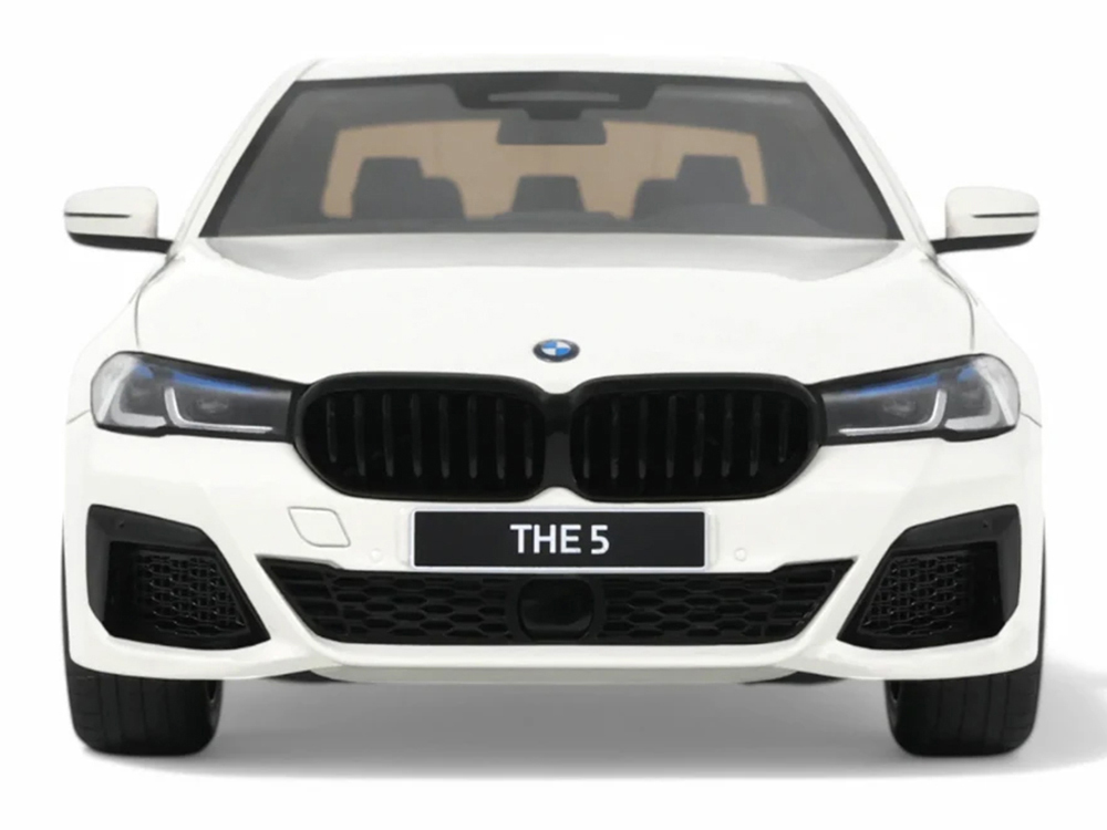 2023 BMW 545e xDrive M Sport Alpine White 1/18 Model Car by GT Spirit