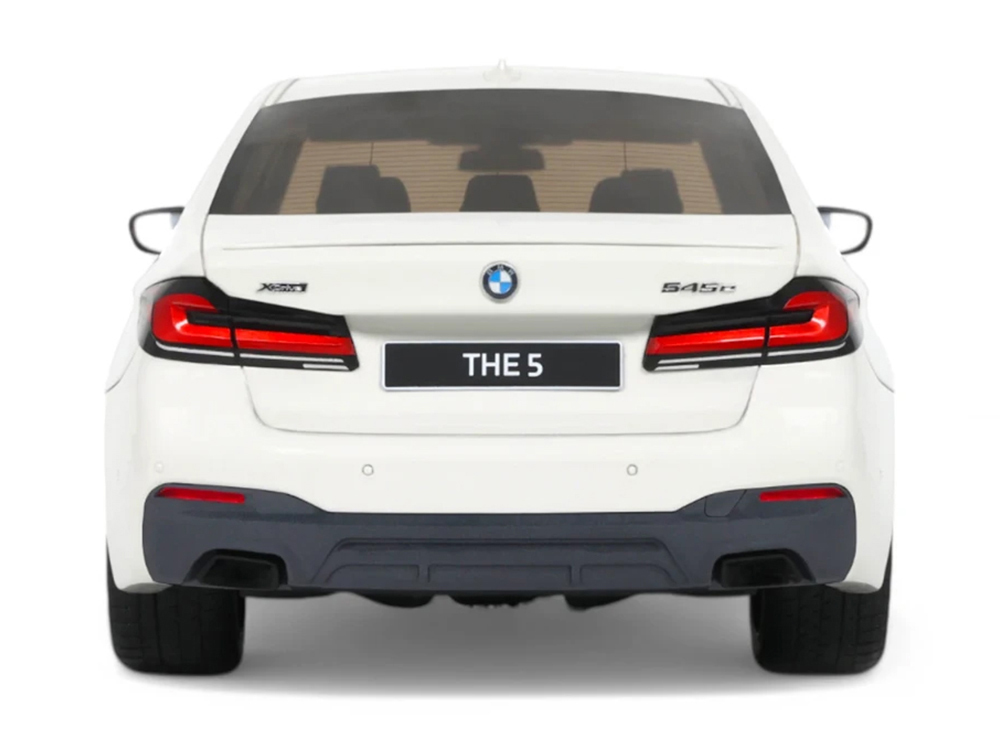 2023 BMW 545e xDrive M Sport Alpine White 1/18 Model Car by GT Spirit