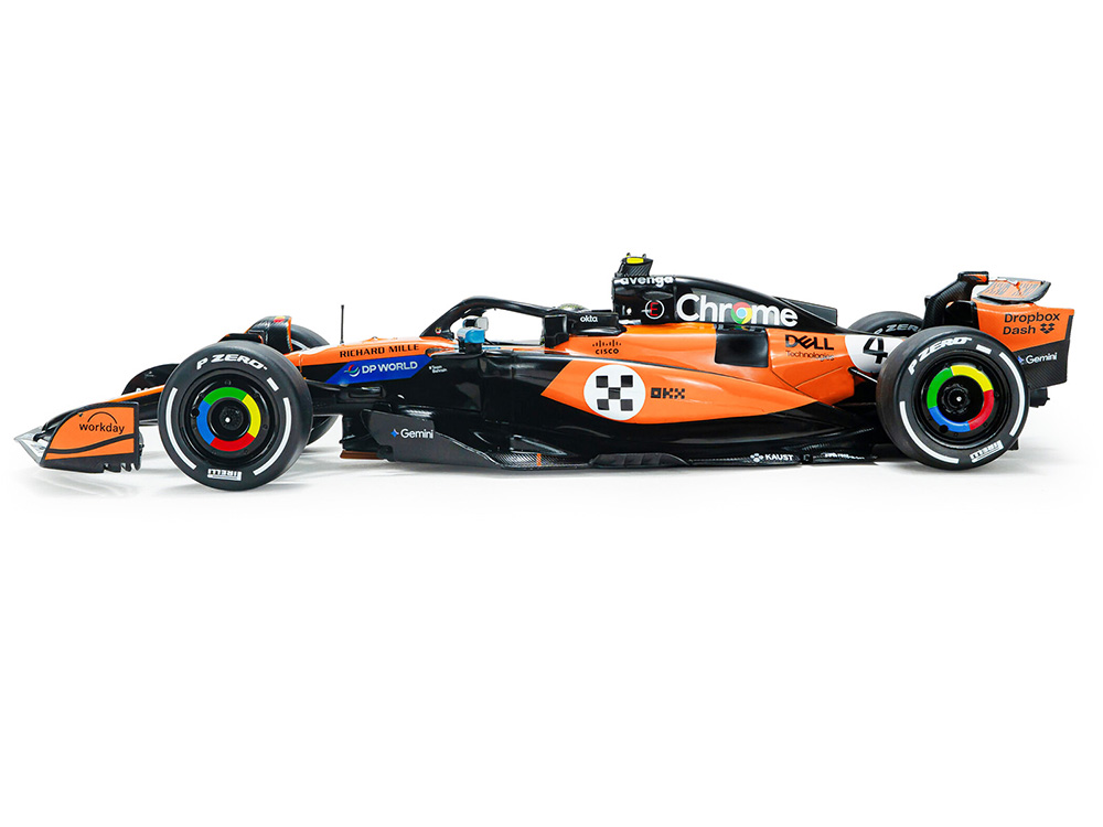 McLaren MCL39 #4 Lando Norris 