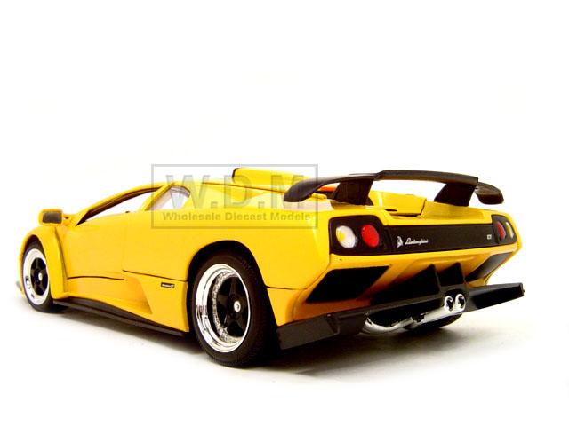 Lamborghini Diablo GT Yellow 1/18 Diecast Model Car Motormax 73168