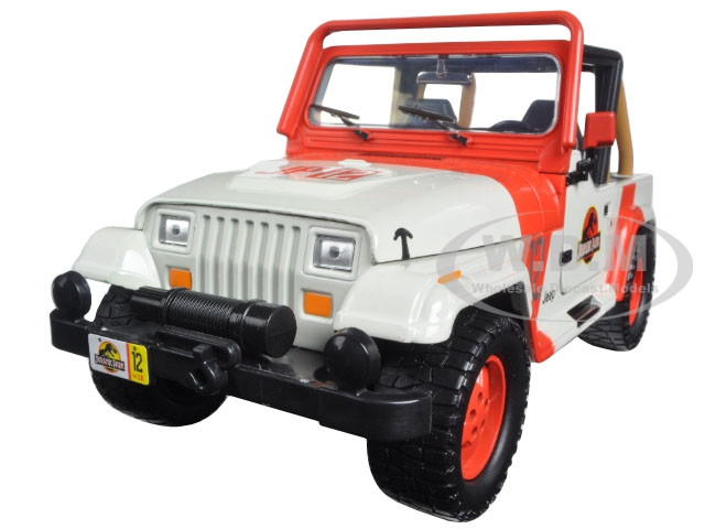 1992 Jeep Wrangler #12 and "Jurassic World" Movie (2015) "Hollywood Rides" Series White 1:24 model Jada