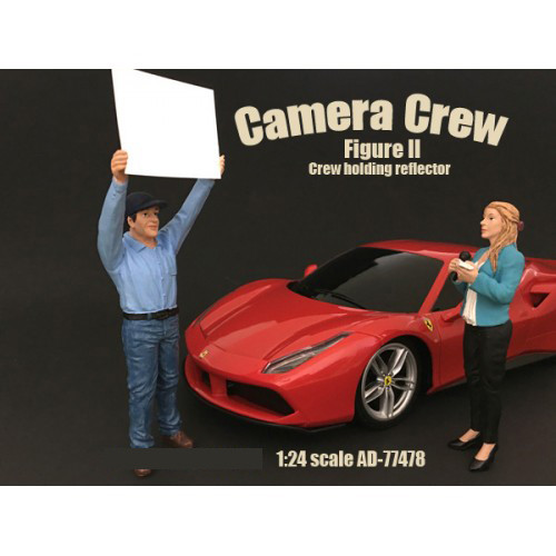 Camera Crew Figure II "Crew Holding Reflector" For 1:24 Scale Models by American Diorama