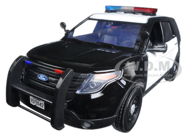 2015 Ford Police Interceptor Utility Black and White with Flashing Light Bar and Front and Rear Lights and 2 Sounds 1/18 Diecast Model Car by Motormax