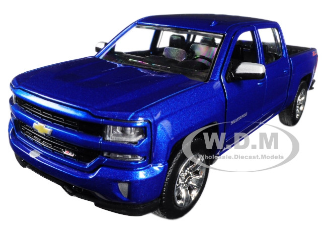 Motormax 2017 Chevrolet Silverado 1500 LT Z71 Crew Cab Pickup Truck Blue 1/27 Diecast Model Car by Motormax