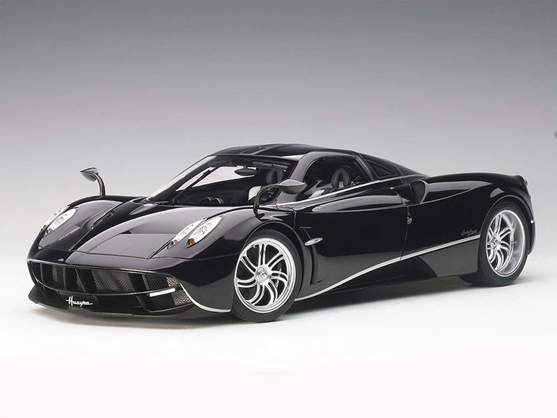AUTOart 1:12 Pagani Huayra Gloss Black with Silver Stripes and Silver Wheels 1/12 Model Car by Autoart