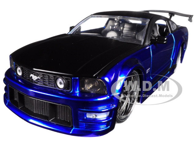 Jada 1:24 2006 Ford Mustang GT Blue with Black Top 1/24 Diecast Model Car by Jada