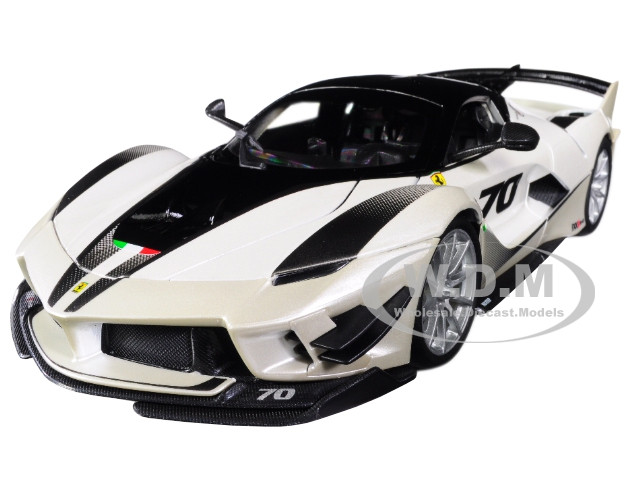 Ferrari FXX-K Evo #70 White 1/18 Diecast Model Car by Bburago