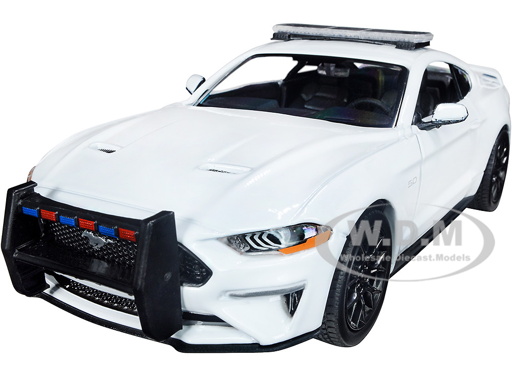 Motormax 1:24 2018 Ford Mustang GT Police Car Unmarked Plain White "Law Enforcement and Public Service" Series 1/24 Diecast Model Car by Motormax