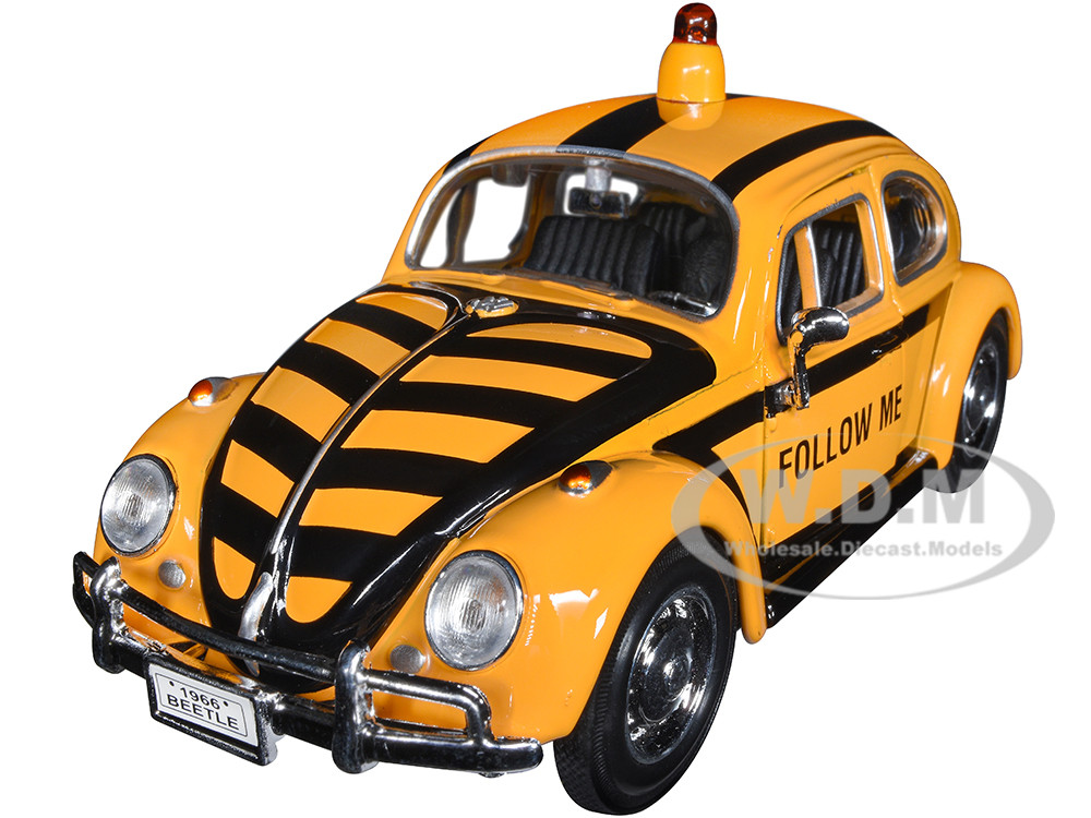 Motormax 1:24 1966 Volkswagen Beetle "Follow Me" Airport Safety Vehicle Yellow with Black Stripes 1/24 Diecast Model Car by Motormax